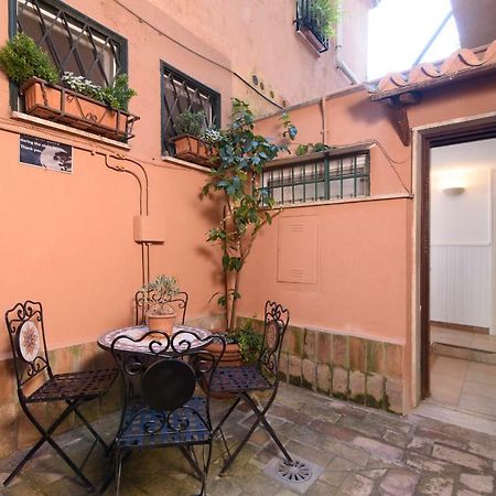 Lovely With Garden In Vatican Museums Trastevere Apartment Roma Exterior foto